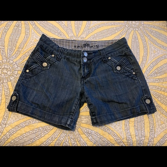 🌟 5 for $20 Almost Famous denim shorts - Picture 1 of 7
